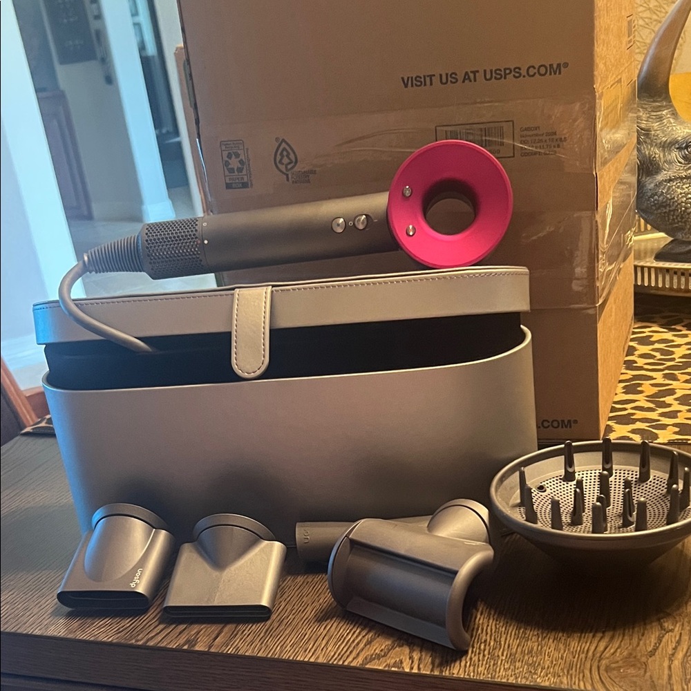 Dyson Hair Dryer Set - Includes all attachments